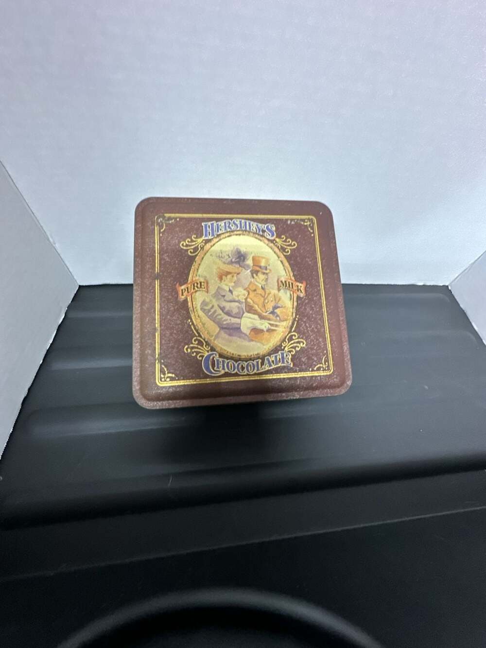 1995 Hershey's Chocolate Square Collectible Tin Edition #4 Victorian Couple